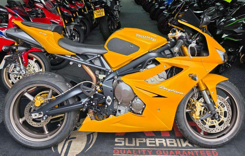 A 2007 TRIUMPH DAYTONA 675 A 2007 TRIUMPH DAYTONA 675