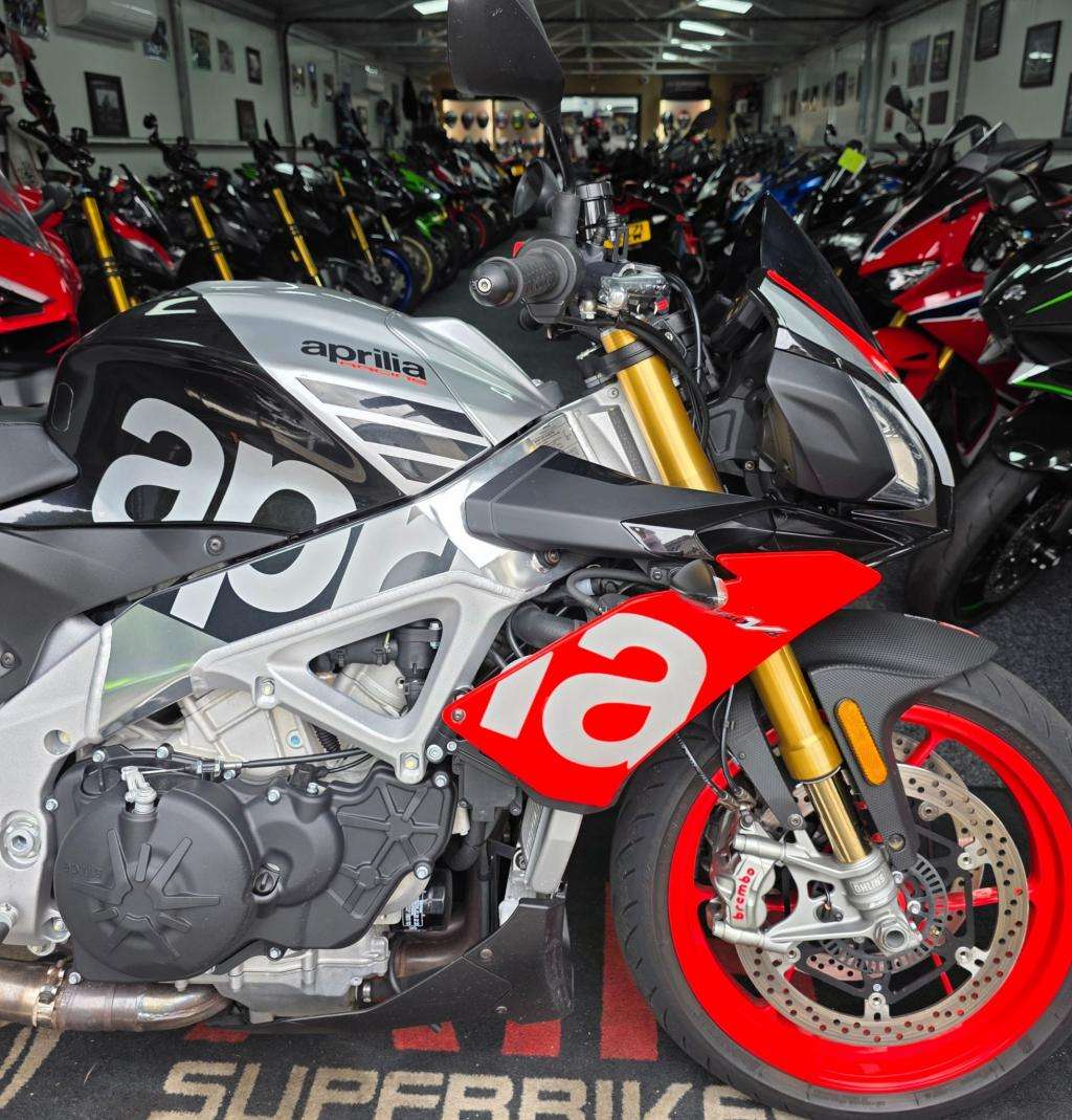 A 2019 APRILIA TUONO V4 1100 FACTORY A 2019 APRILIA TUONO V4 1100 FACTORY