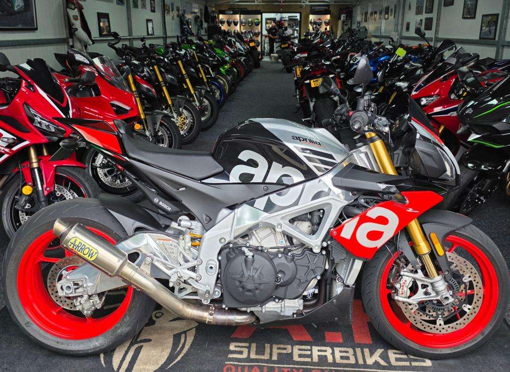 A 2019 APRILIA TUONO V4 1100 FACTORY A 2019 APRILIA TUONO V4 1100 FACTORY
