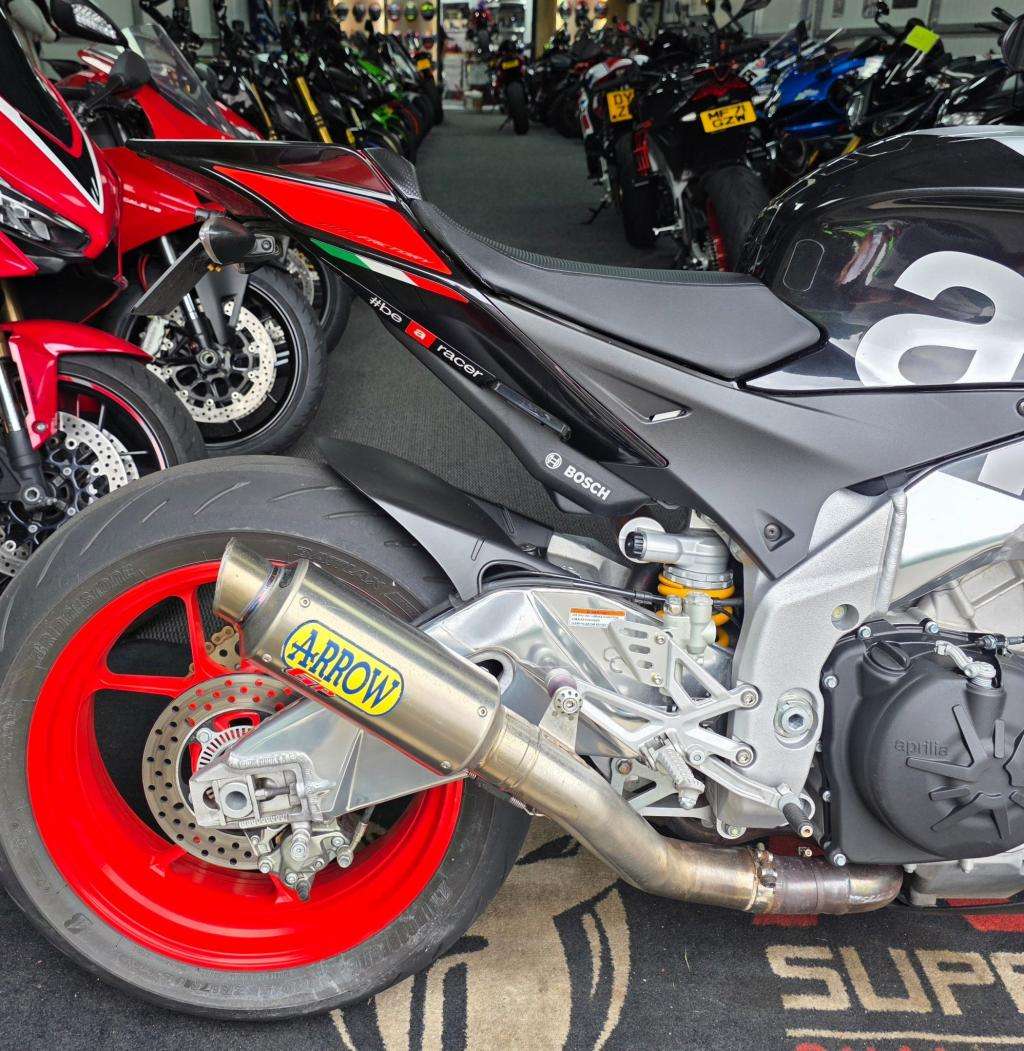 A 2019 APRILIA TUONO V4 1100 FACTORY A 2019 APRILIA TUONO V4 1100 FACTORY
