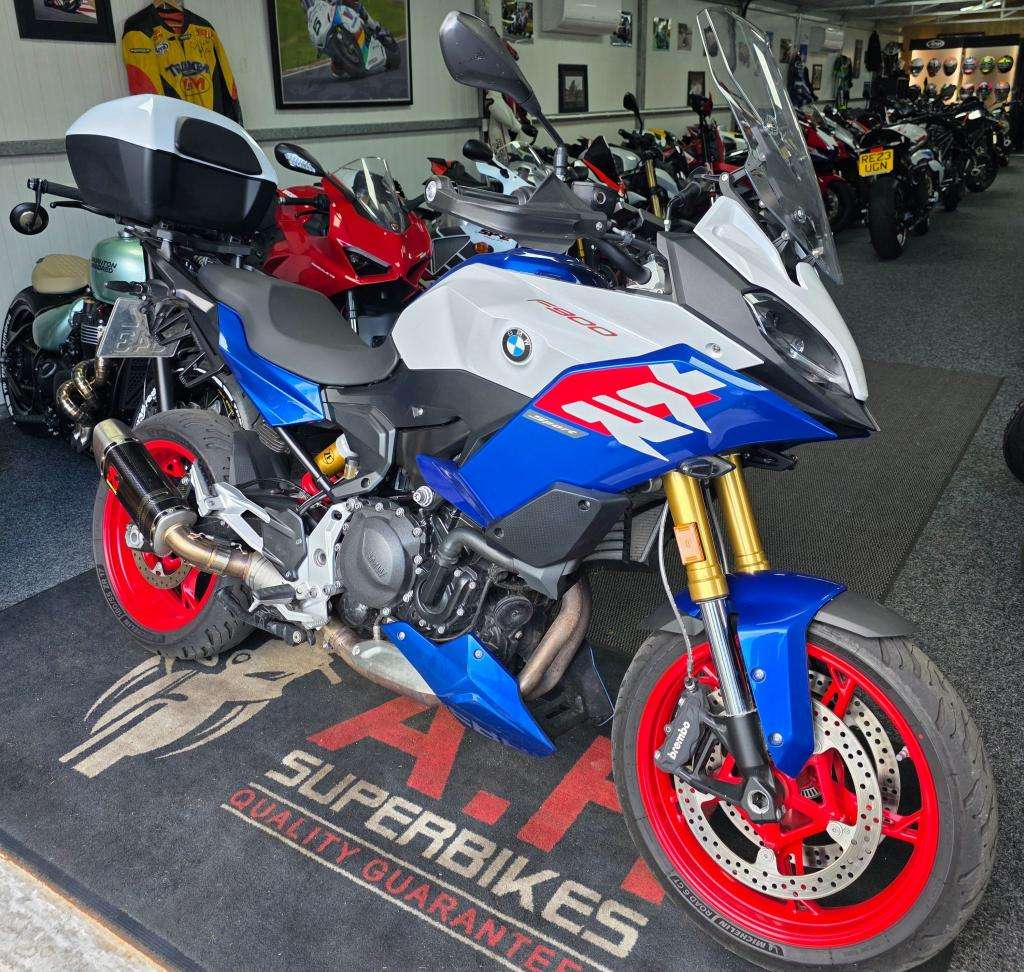 A 2025 BMW F 900 XR A 2025 BMW F 900 XR