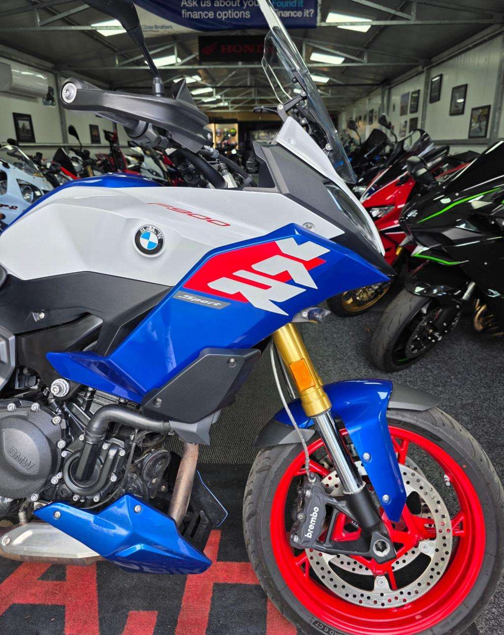 A 2025 BMW F 900 XR A 2025 BMW F 900 XR