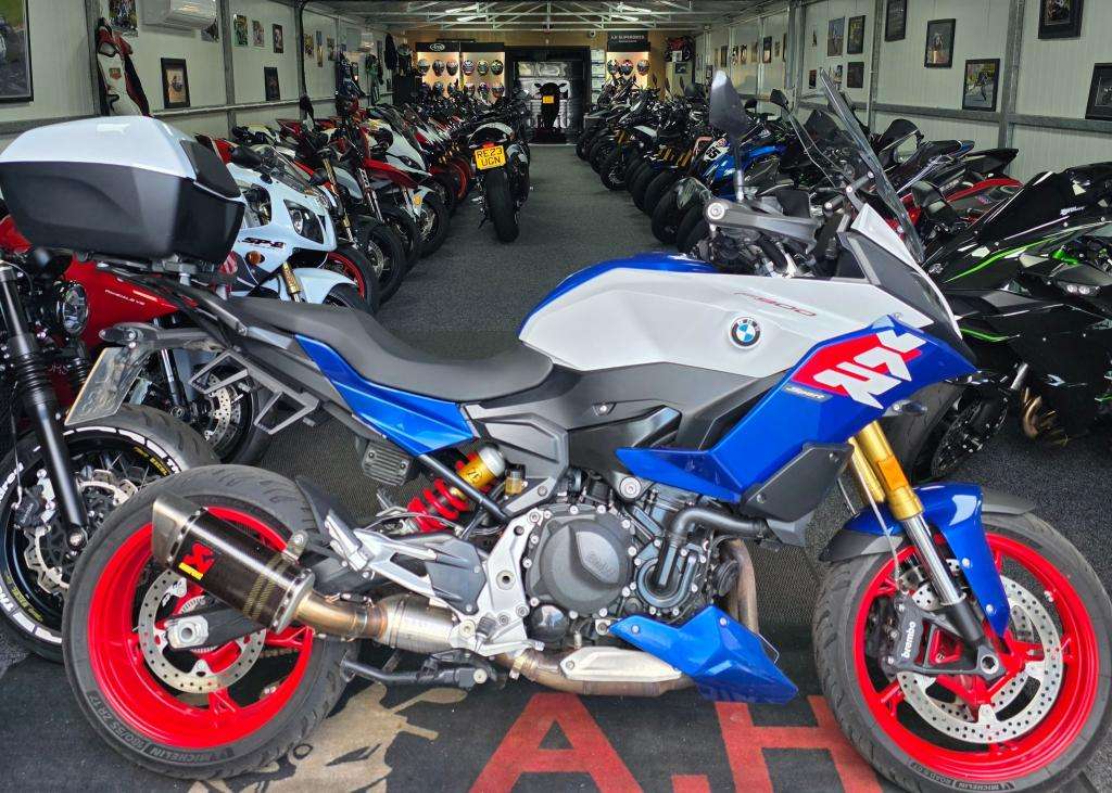 A 2025 BMW F 900 XR A 2025 BMW F 900 XR
