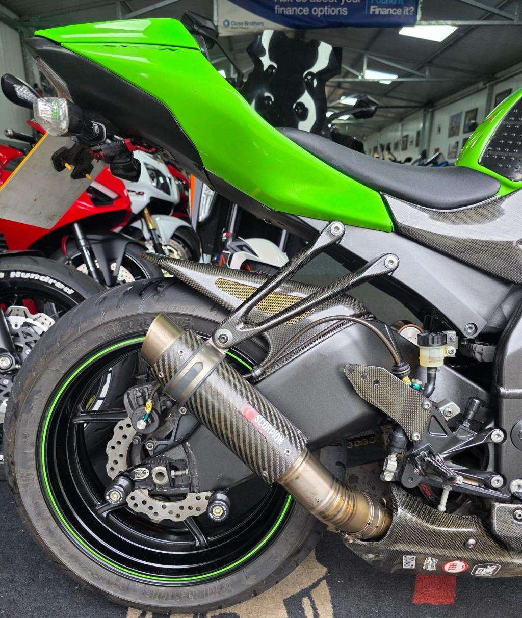 A 2008 KAWASAKI ZX 1000 E8F Zx10 R Ninja A 2008 KAWASAKI ZX 1000 E8F Zx10 R Ninja