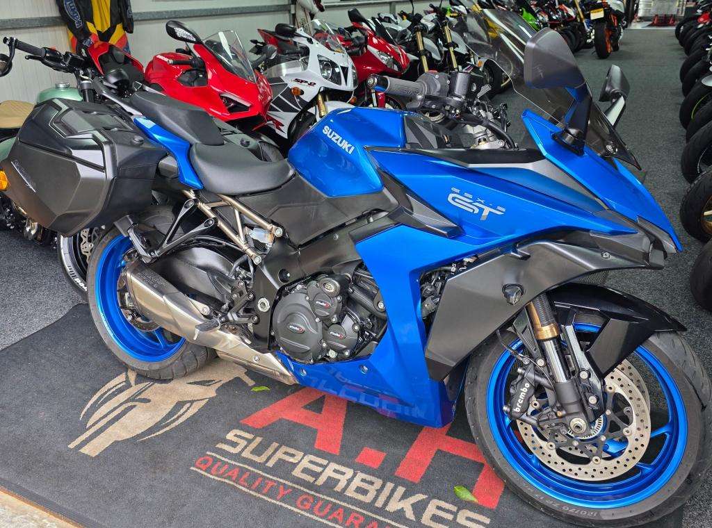 A 2022 SUZUKI GSXS 1000 TRQ M2 Gsxs 1000 T A 2022 SUZUKI GSXS 1000 TRQ M2 Gsxs 1000 T