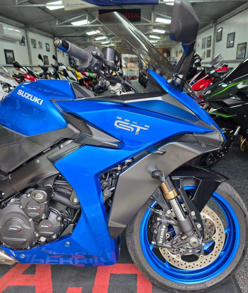 A 2022 SUZUKI GSXS 1000 TRQ M2 Gsxs 1000 T A 2022 SUZUKI GSXS 1000 TRQ M2 Gsxs 1000 T