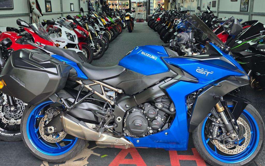 A 2022 SUZUKI GSXS 1000 TRQ M2 Gsxs 1000 T A 2022 SUZUKI GSXS 1000 TRQ M2 Gsxs 1000 T