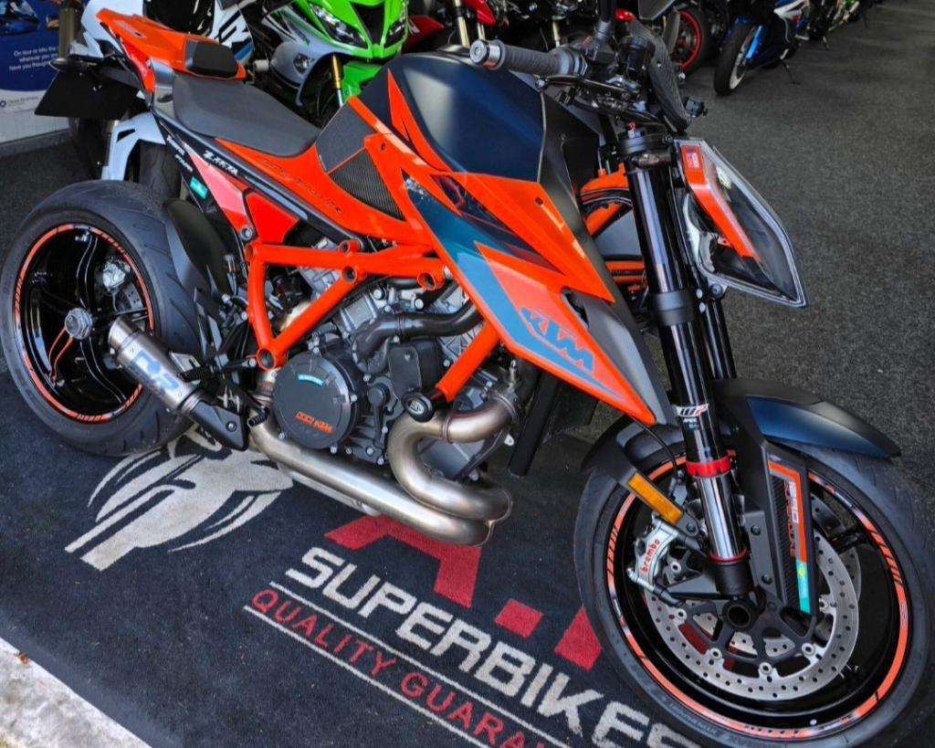 A 2021 KTM 1290 SUPER DUKE R 21 1290 Super Duke R A 2021 KTM 1290 SUPER DUKE R 21 1290 Super Duke R
