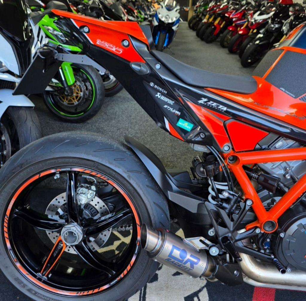 A 2021 KTM 1290 SUPER DUKE R 21 1290 Super Duke R A 2021 KTM 1290 SUPER DUKE R 21 1290 Super Duke R
