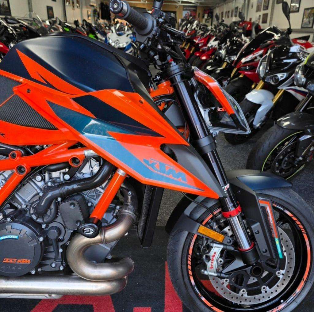 A 2021 KTM 1290 SUPER DUKE R 21 1290 Super Duke R A 2021 KTM 1290 SUPER DUKE R 21 1290 Super Duke R