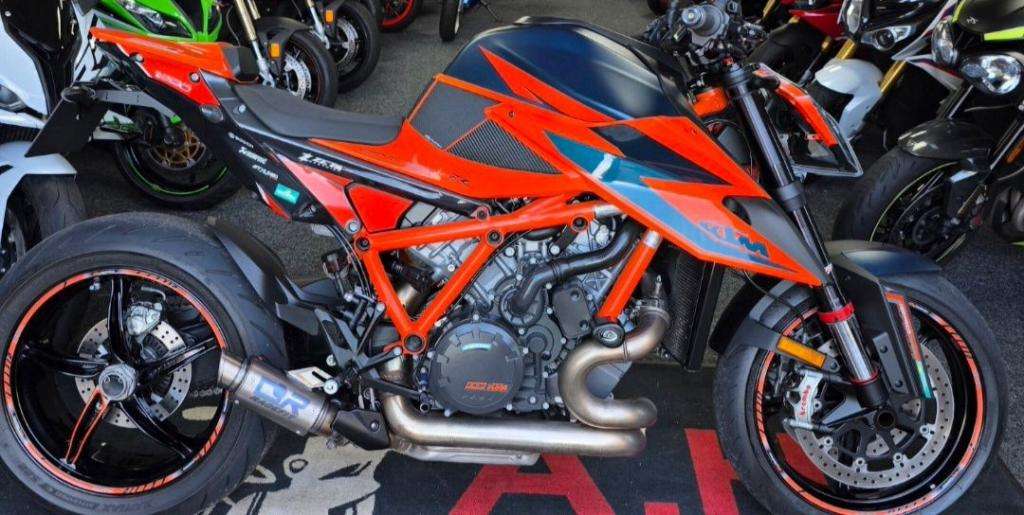 A 2021 KTM 1290 SUPER DUKE R 21 1290 Super Duke R A 2021 KTM 1290 SUPER DUKE R 21 1290 Super Duke R