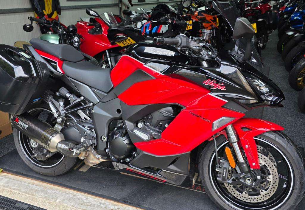 A 2024 KAWASAKI NINJA 1000 SX Zx 1002 Krfbn 40th Anniversary A 2024 KAWASAKI NINJA 1000 SX Zx 1002 Krfbn 40th Anniversary