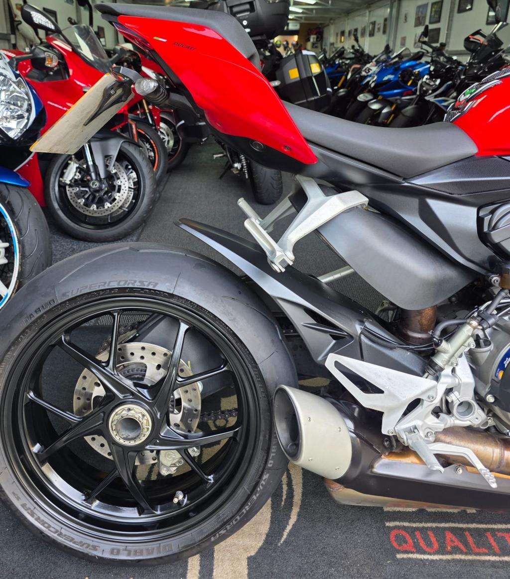 A 2022 DUCATI STREETFIGHTER V2 A 2022 DUCATI STREETFIGHTER V2
