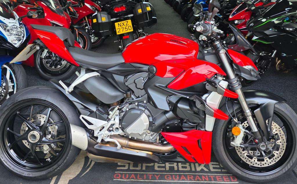 A 2022 DUCATI STREETFIGHTER V2 A 2022 DUCATI STREETFIGHTER V2
