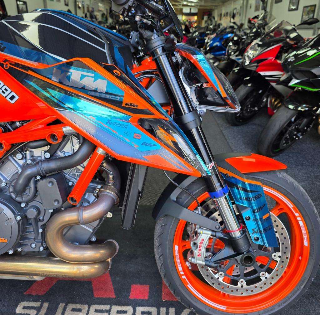 A 2022 KTM 1290 SUPER DUKE R EVO 22 1290 Super Duke R A 2022 KTM 1290 SUPER DUKE R EVO 22 1290 Super Duke R