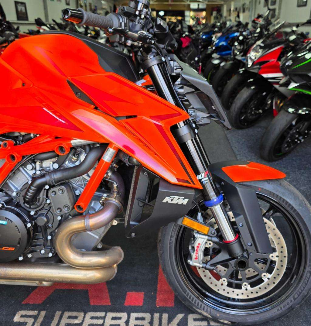 A 2025 KTM 1390 SUPERDUKE R Evo 24 A 2025 KTM 1390 SUPERDUKE R Evo 24