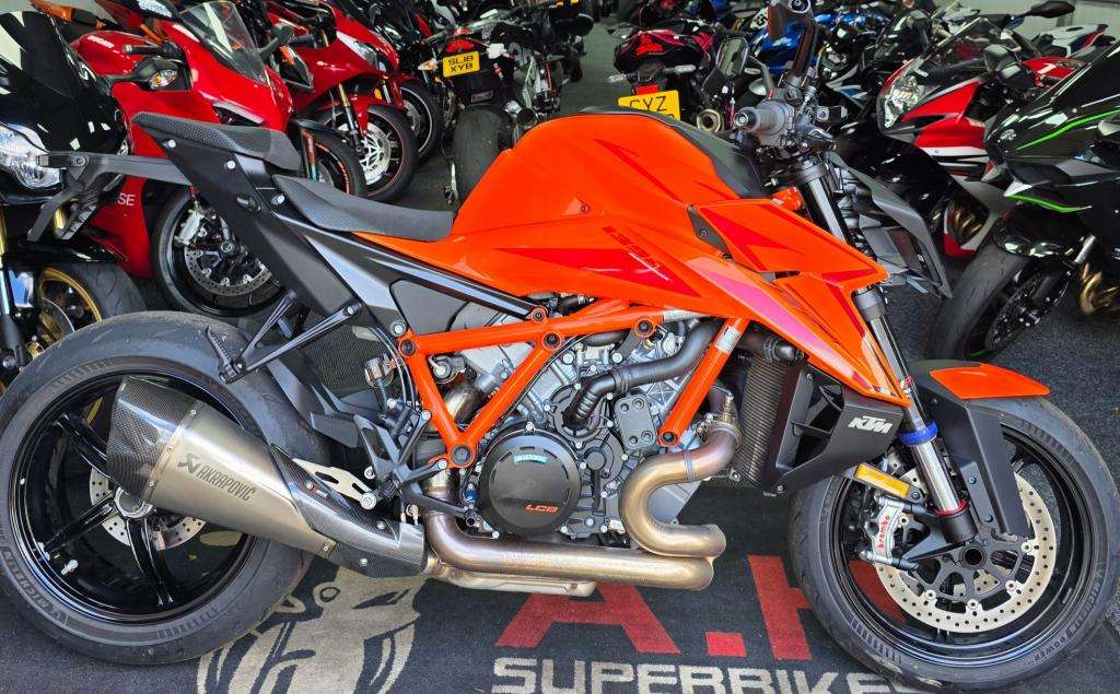 A 2025 KTM 1390 SUPERDUKE R Evo 24 A 2025 KTM 1390 SUPERDUKE R Evo 24