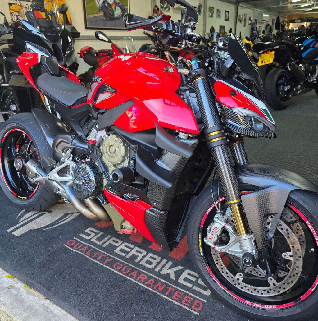 A 2021 DUCATI STREETFIGHTER V4 S Streetfighter V4 A 2021 DUCATI STREETFIGHTER V4 S Streetfighter V4