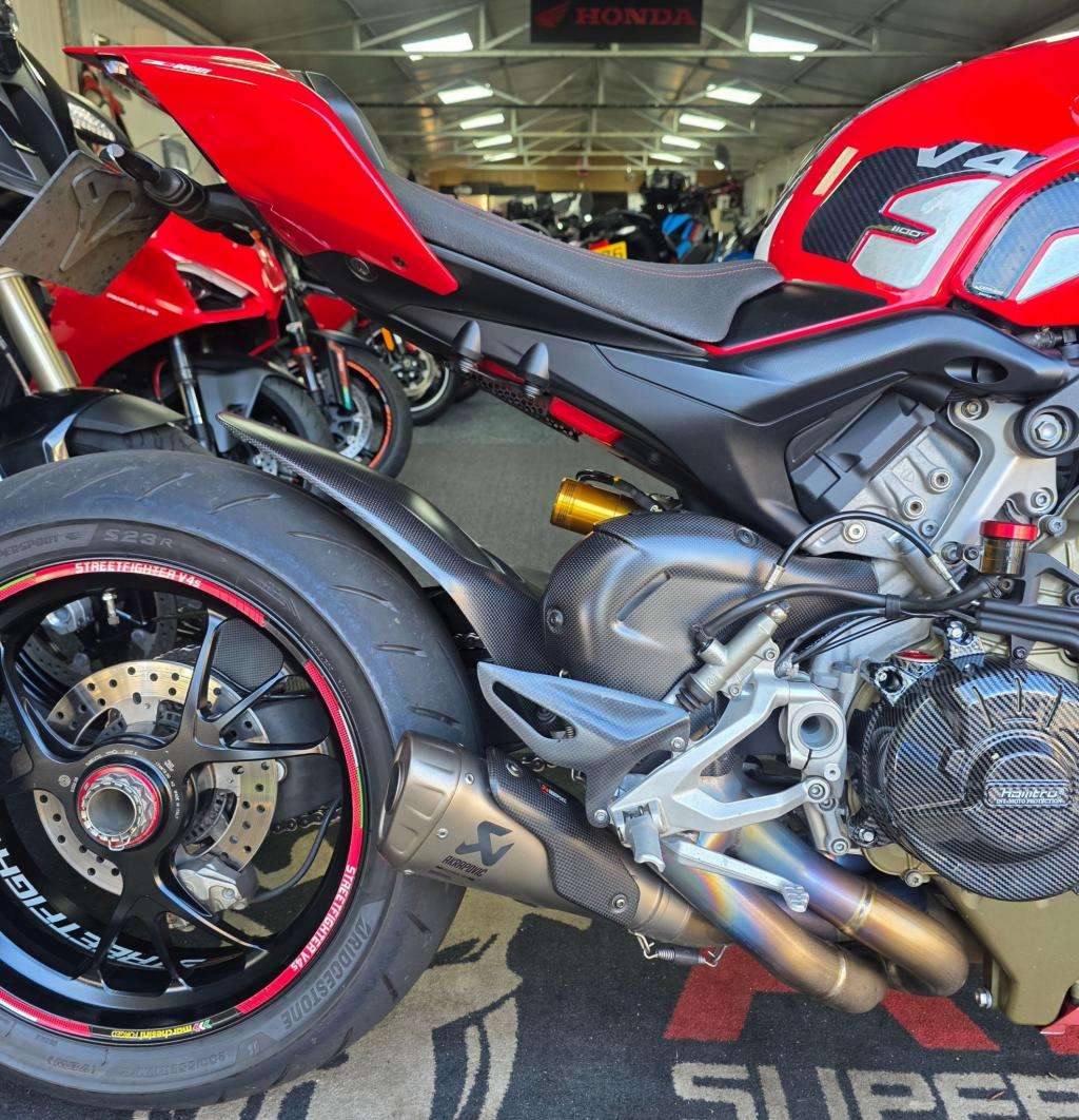 A 2021 DUCATI STREETFIGHTER V4 S Streetfighter V4 A 2021 DUCATI STREETFIGHTER V4 S Streetfighter V4