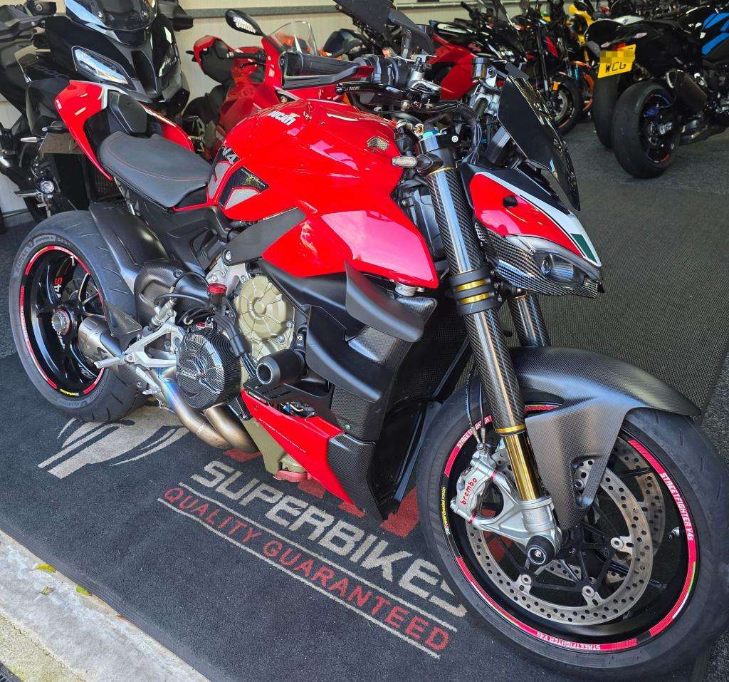 A 2021 DUCATI STREETFIGHTER V4 S Streetfighter V4 A 2021 DUCATI STREETFIGHTER V4 S Streetfighter V4