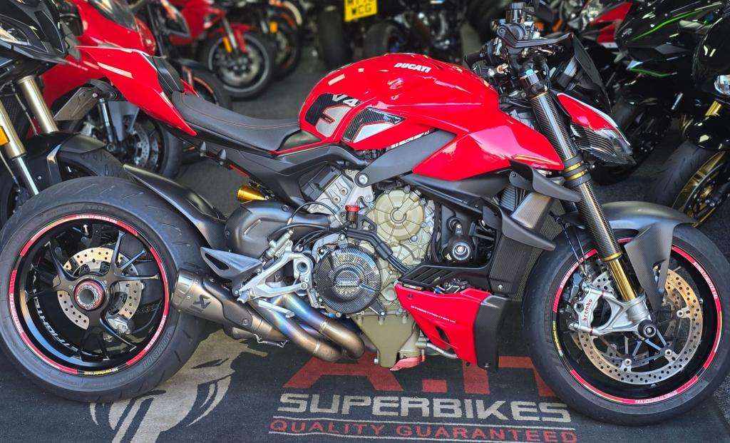 A 2021 DUCATI STREETFIGHTER V4 S Streetfighter V4 A 2021 DUCATI STREETFIGHTER V4 S Streetfighter V4