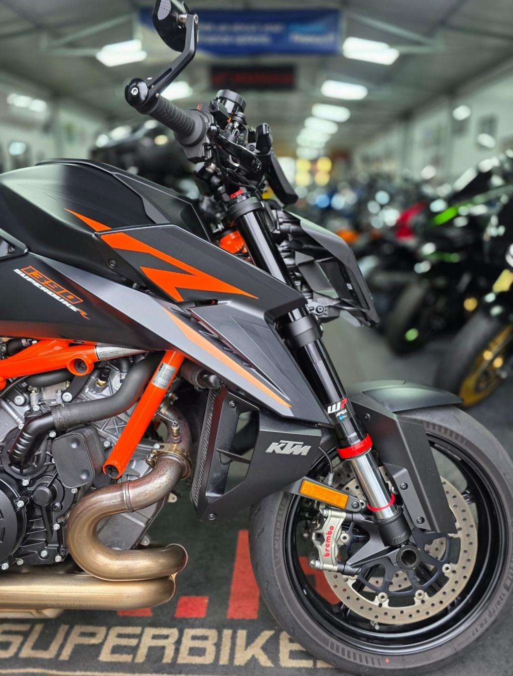 A 2024 KTM 1390 SUPERDUKE R 24 A 2024 KTM 1390 SUPERDUKE R 24