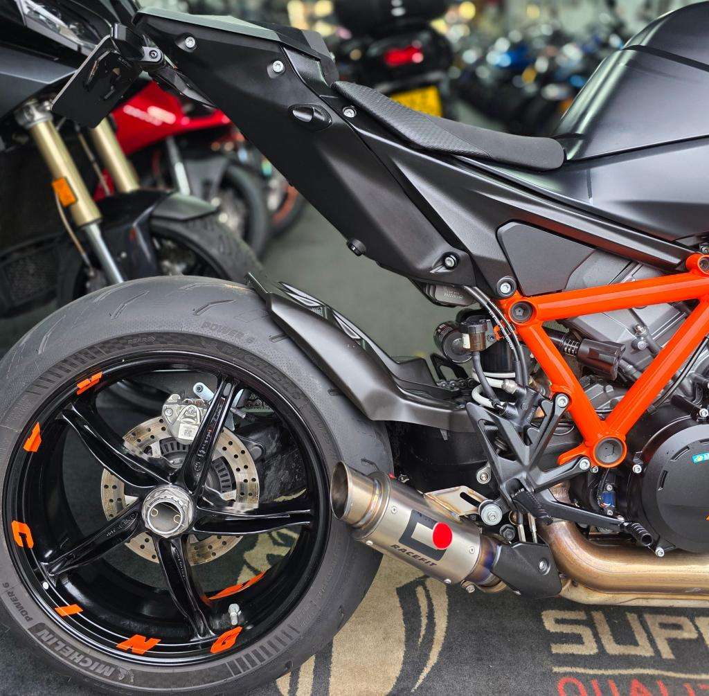 A 2024 KTM 1390 SUPERDUKE R 24 A 2024 KTM 1390 SUPERDUKE R 24
