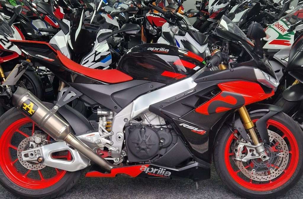 2021 APRILIA RSV 4 1100 FACTORY 2021 APRILIA RSV 4 1100 FACTORY