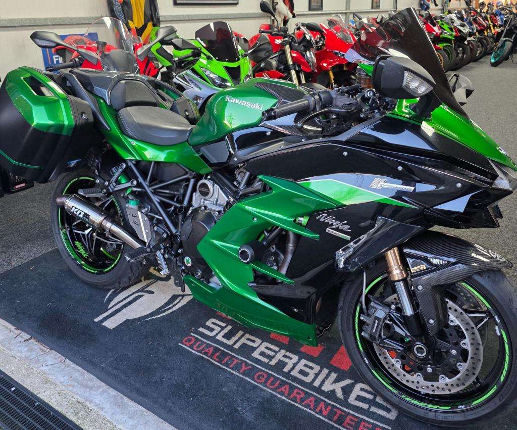 A 2020 KAWASAKI ZX 1002 BJF SX SE Ninja H2 Sx A 2020 KAWASAKI ZX 1002 BJF SX SE Ninja H2 Sx
