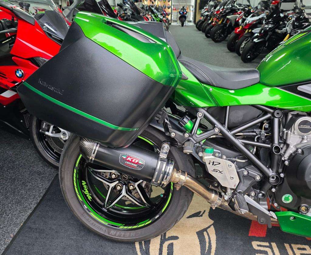 A 2020 KAWASAKI ZX 1002 BJF SX SE Ninja H2 Sx A 2020 KAWASAKI ZX 1002 BJF SX SE Ninja H2 Sx