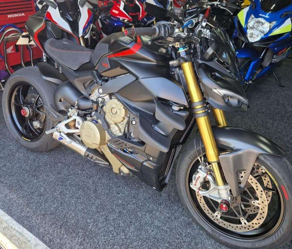 A 2021 DUCATI STREETFIGHTER V4 S Streetfighter V4 A 2021 DUCATI STREETFIGHTER V4 S Streetfighter V4