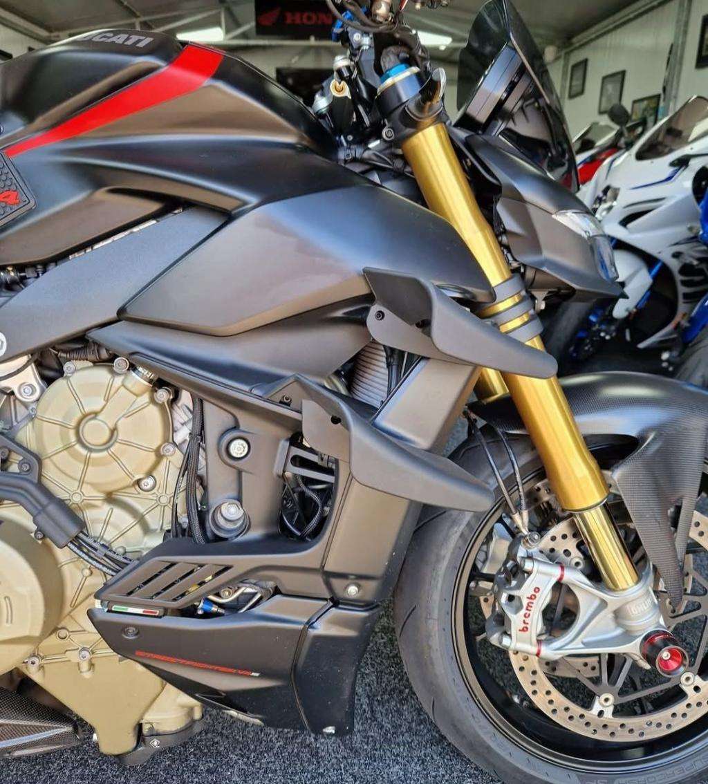 A 2021 DUCATI STREETFIGHTER V4 S Streetfighter V4 A 2021 DUCATI STREETFIGHTER V4 S Streetfighter V4