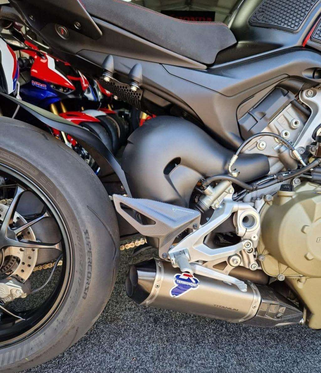 A 2021 DUCATI STREETFIGHTER V4 S Streetfighter V4 A 2021 DUCATI STREETFIGHTER V4 S Streetfighter V4