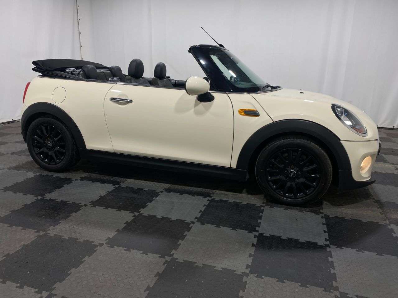 2016 MINI CONVERTIBLE 2016 MINI CONVERTIBLE