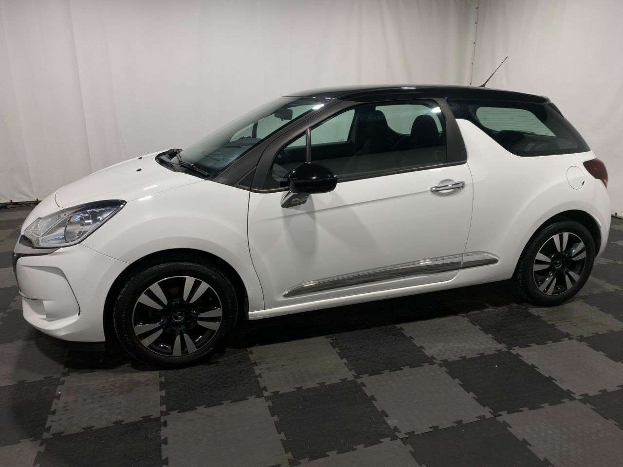 2017 DS AUTOMOBILES DS 3 2017 DS AUTOMOBILES DS 3