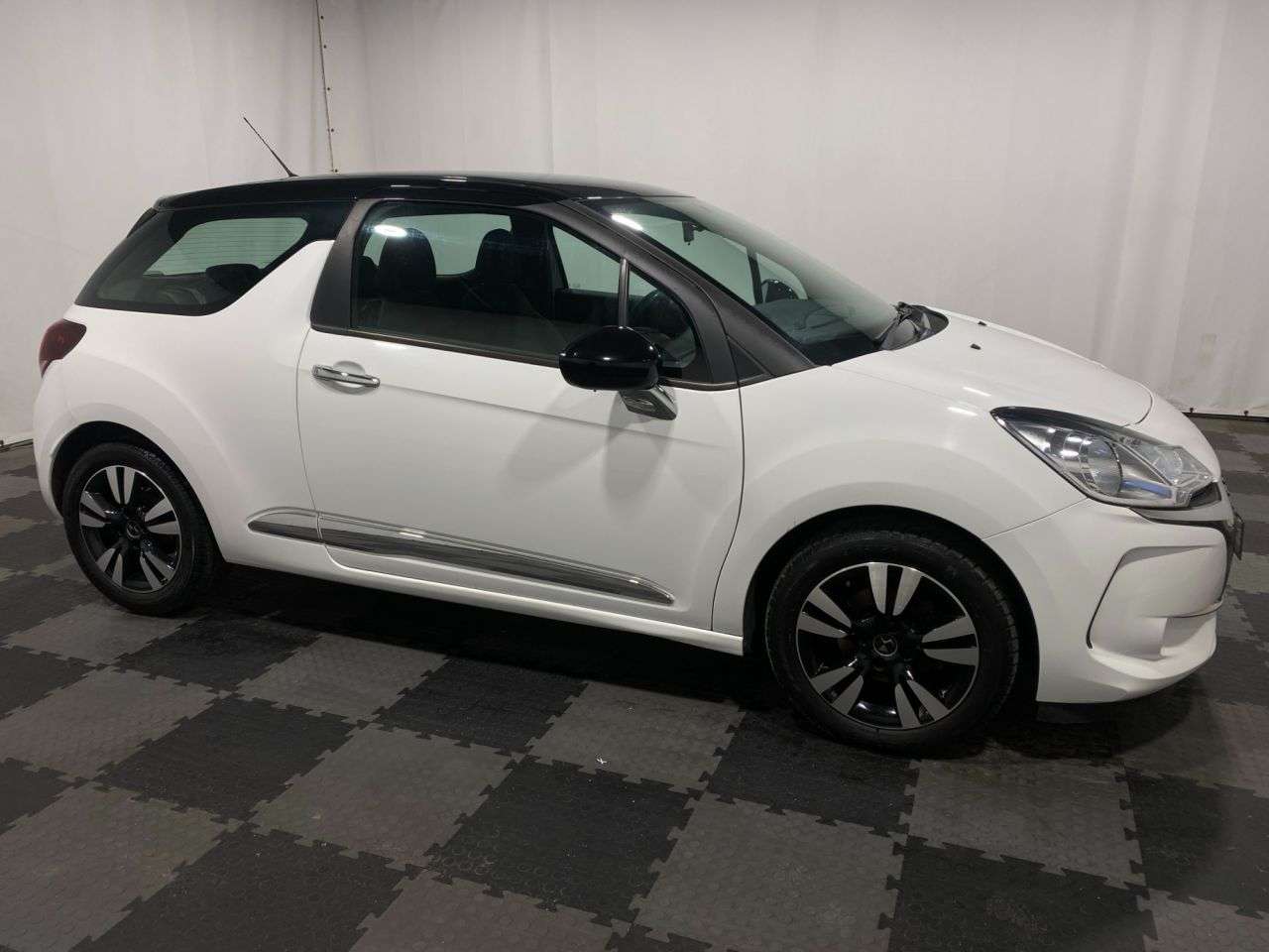 2017 DS AUTOMOBILES DS 3 2017 DS AUTOMOBILES DS 3