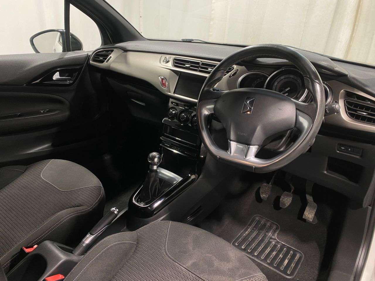 2017 DS AUTOMOBILES DS 3 2017 DS AUTOMOBILES DS 3