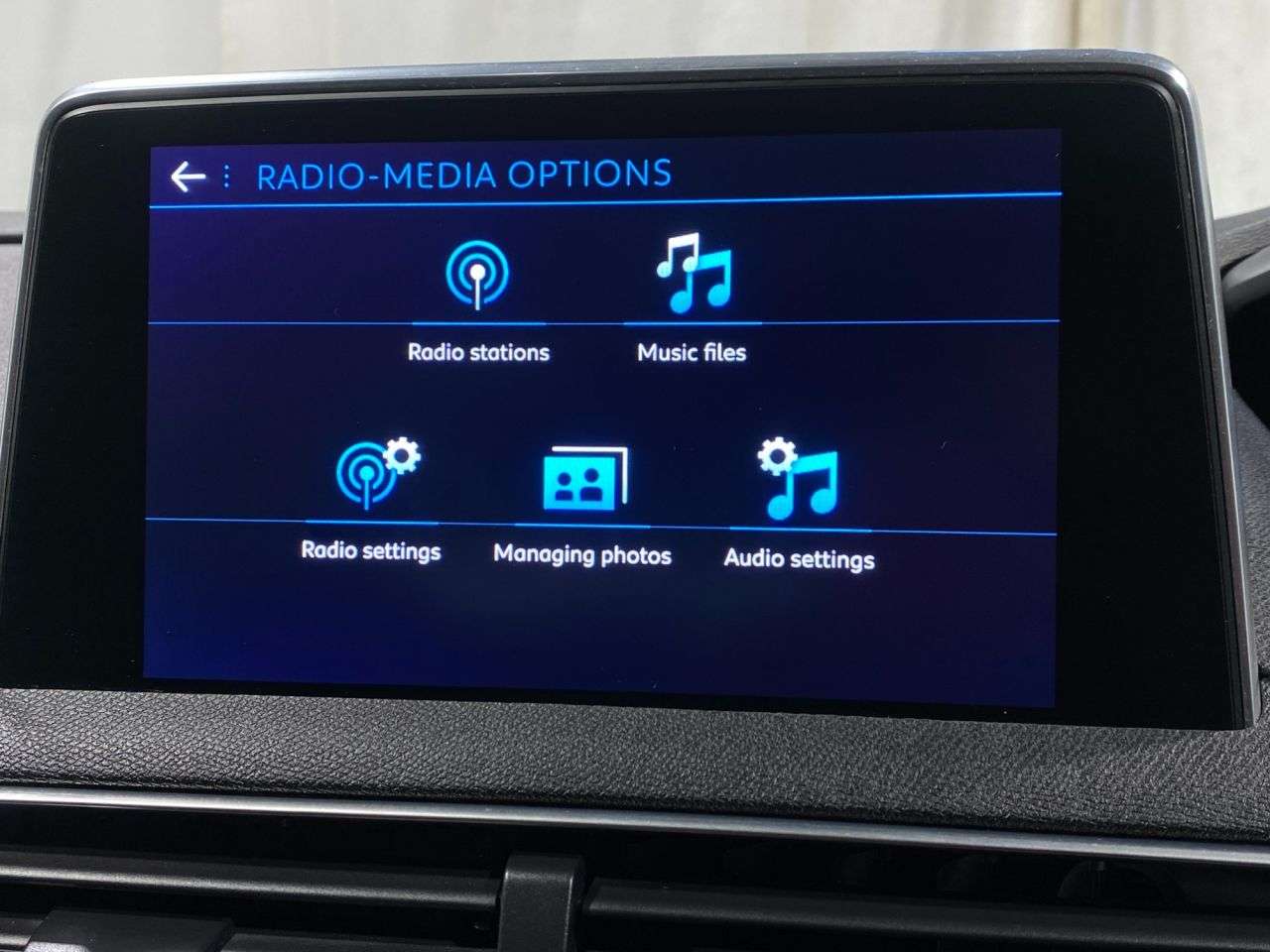 2017 PEUGEOT 3008 2017 PEUGEOT 3008