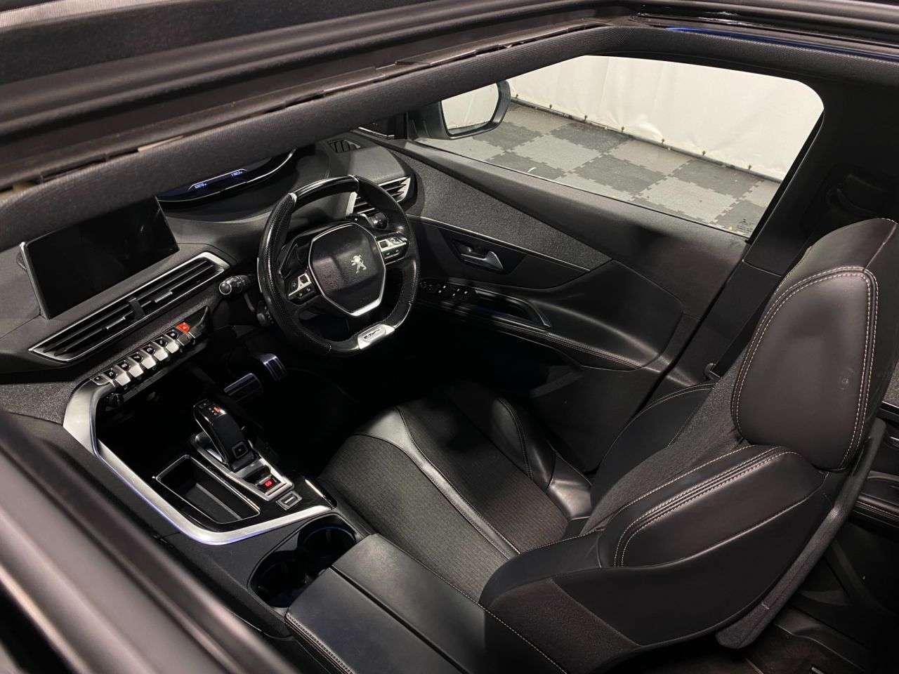 2018 PEUGEOT 5008 2018 PEUGEOT 5008