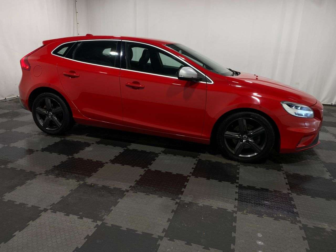 2017 VOLVO V40 2017 VOLVO V40