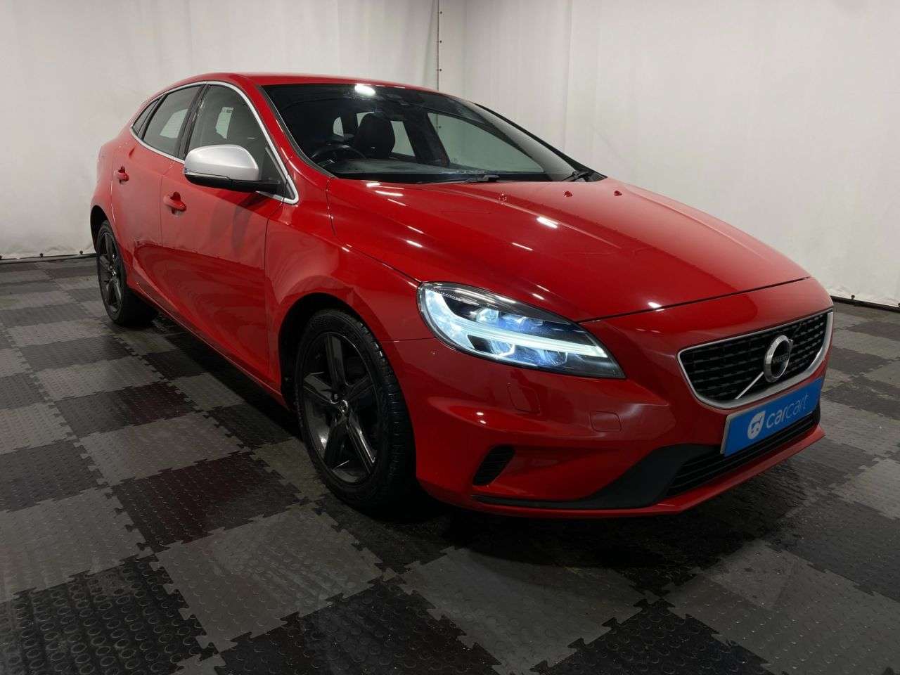 2017 VOLVO V40 2017 VOLVO V40