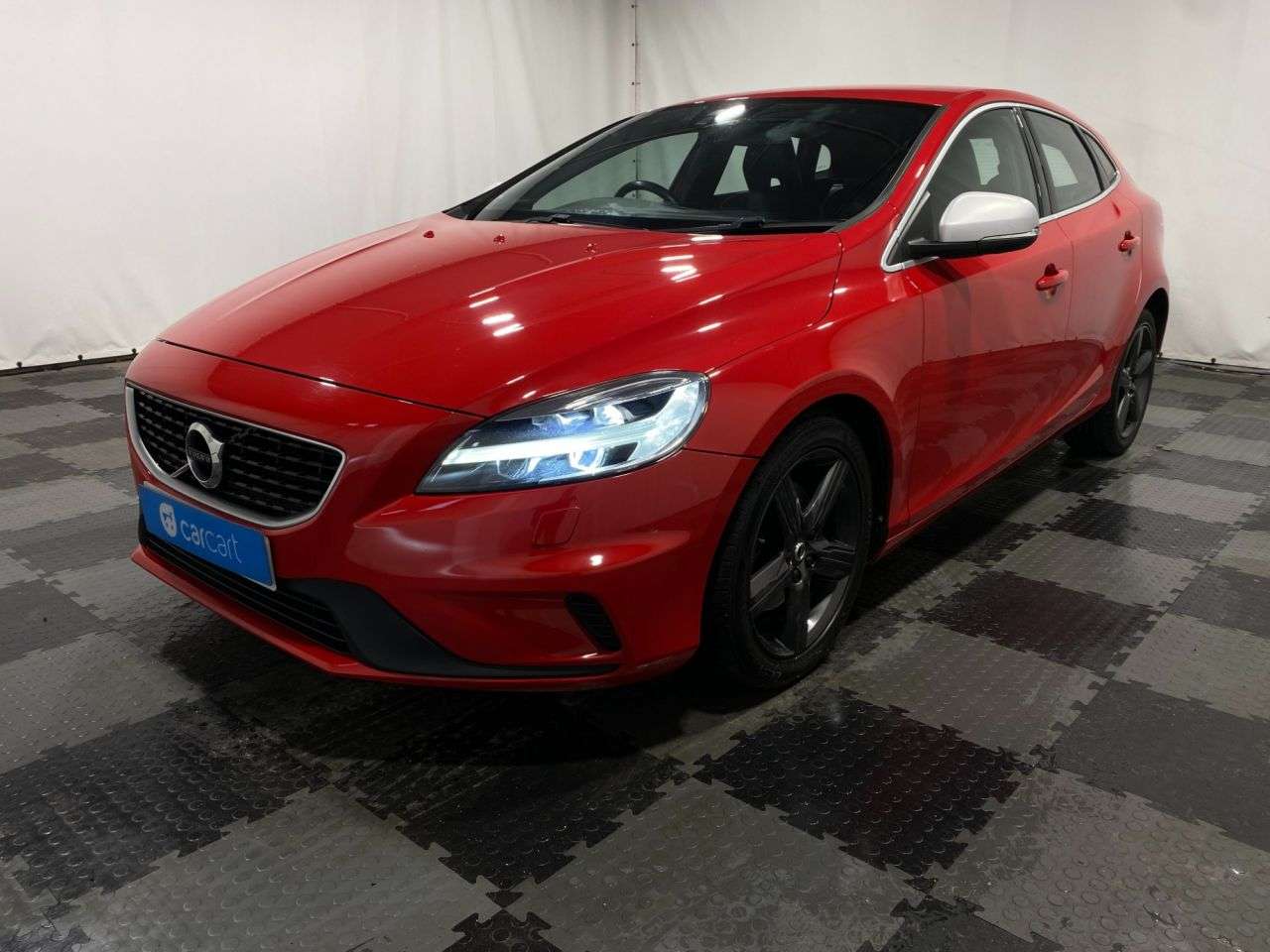 2017 VOLVO V40 2017 VOLVO V40