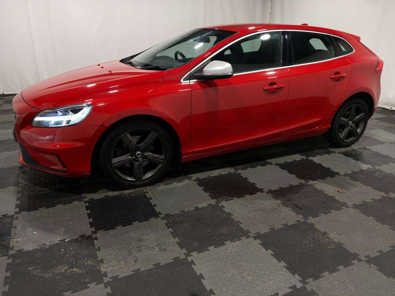 2017 VOLVO V40 2017 VOLVO V40