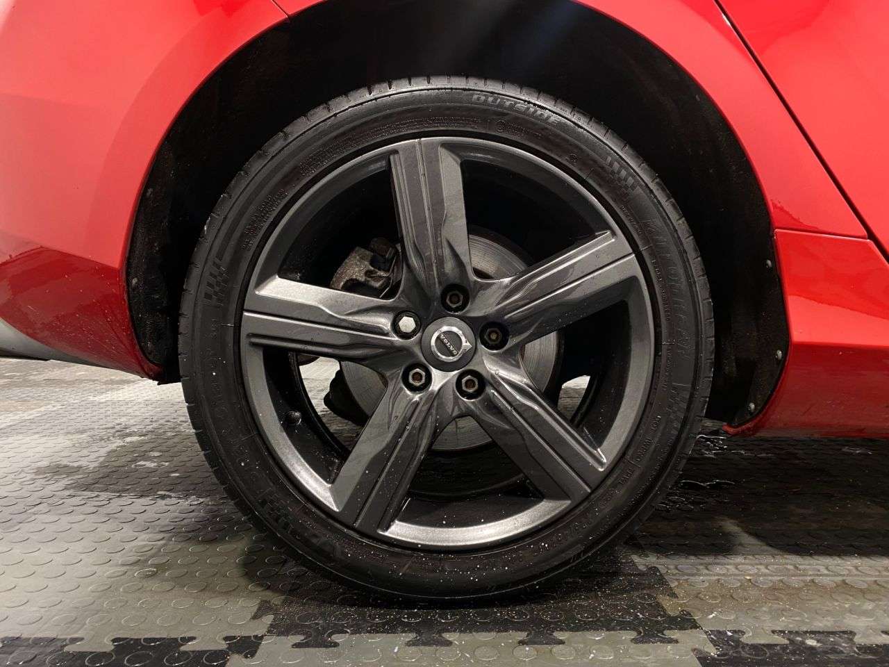 2017 VOLVO V40 2017 VOLVO V40