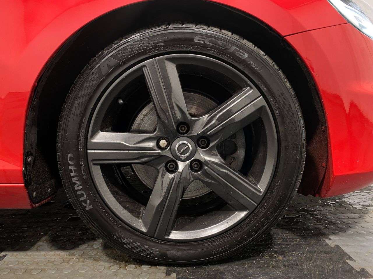 2017 VOLVO V40 2017 VOLVO V40