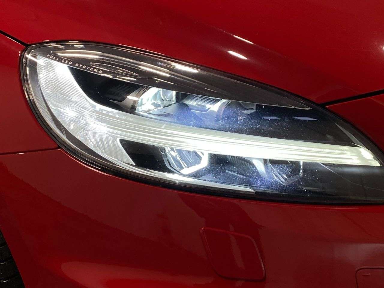 2017 VOLVO V40 2017 VOLVO V40