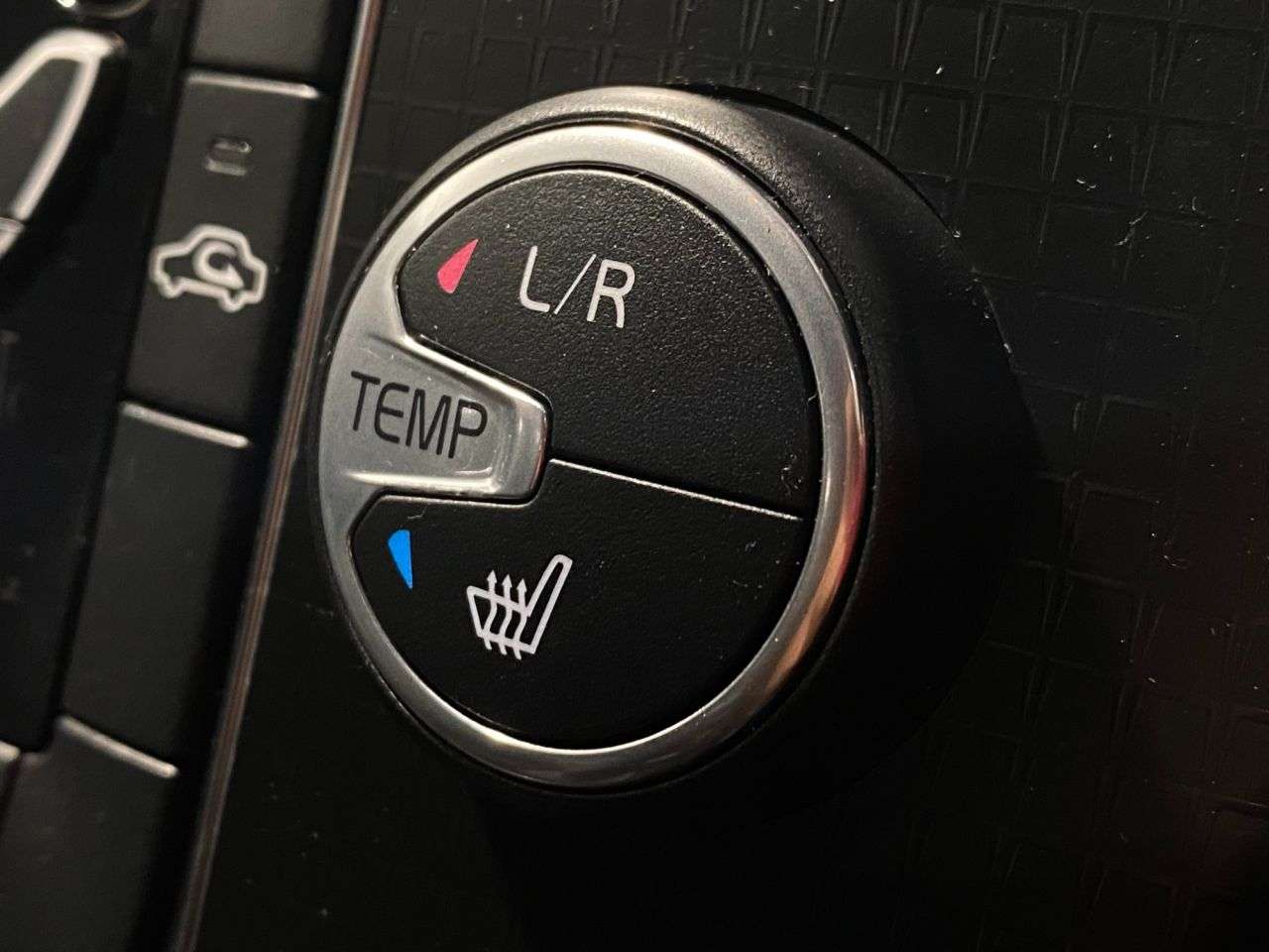 2017 VOLVO V40 2017 VOLVO V40