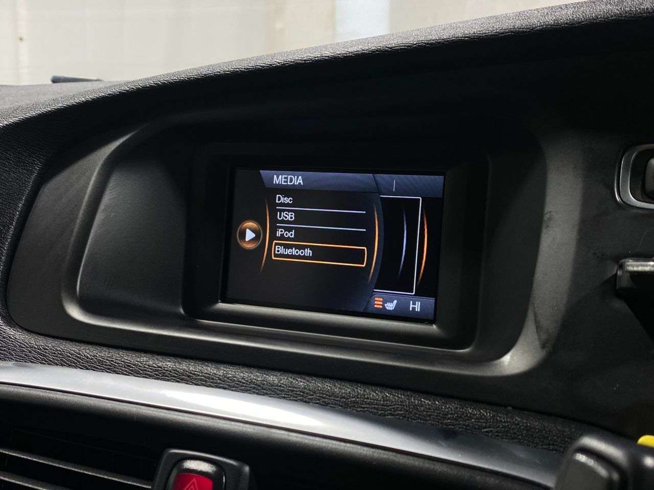 2017 VOLVO V40 2017 VOLVO V40