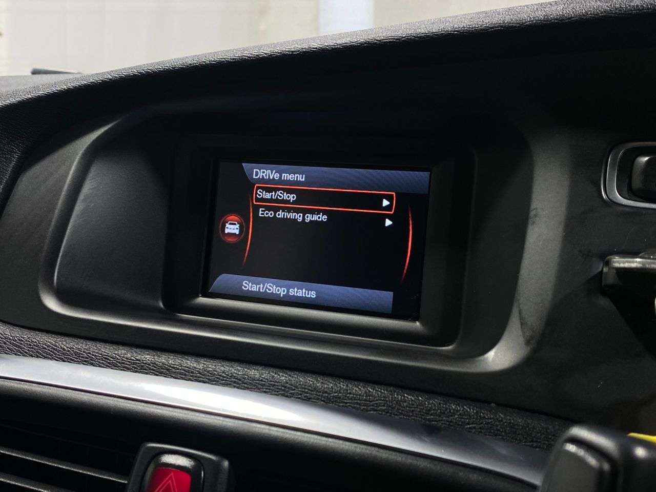 2017 VOLVO V40 2017 VOLVO V40