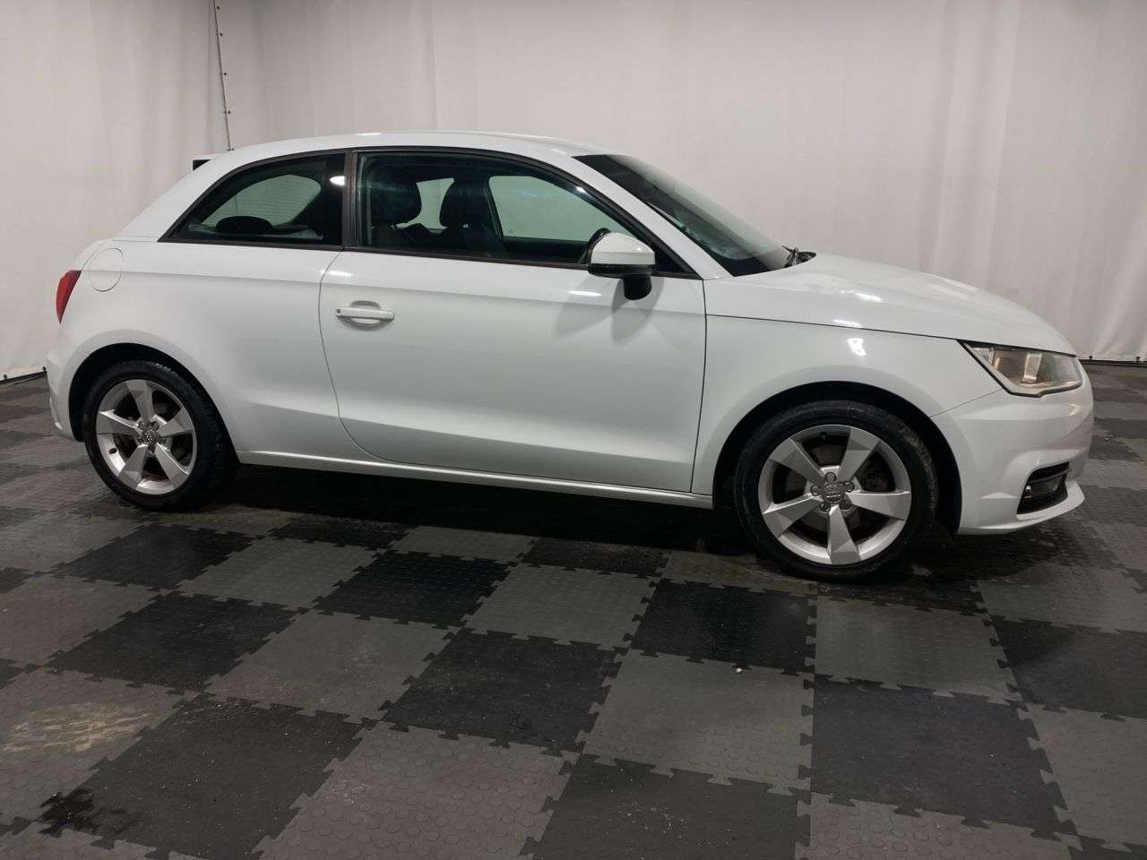 2016 AUDI A1 2016 AUDI A1